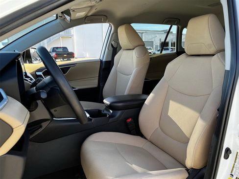 Used 2024 Toyota RAV4 LE image 23