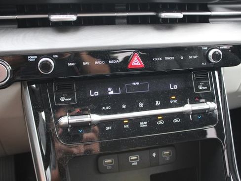 Used 2024 Kia Carnival EX FWD image 9