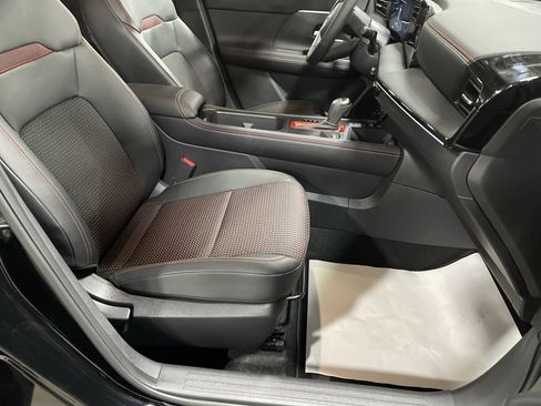 Used 2025 Nissan Kicks SR image 13