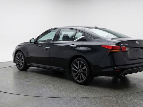 Used 2025 Nissan Altima 2.5 SV image 6