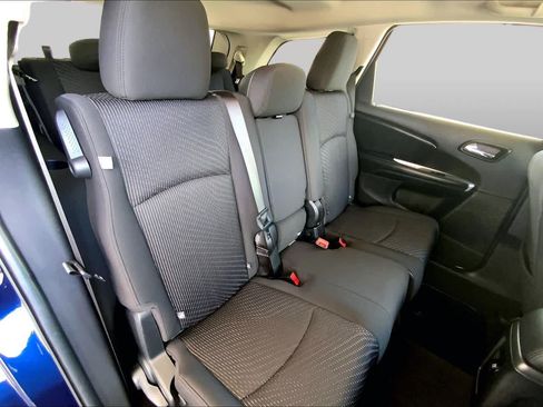 Used 2018 Dodge Journey SXT w/ Connectivity Group FWD image 20
