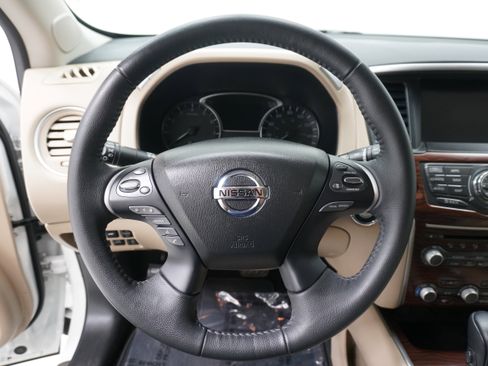 Used 2017 Nissan Pathfinder Platinum image 19