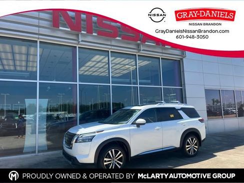Certified 2025 Nissan Pathfinder Platinum w/ Cargo Package FWD image 1