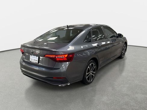 Used 2024 Volkswagen Jetta Sport image 5