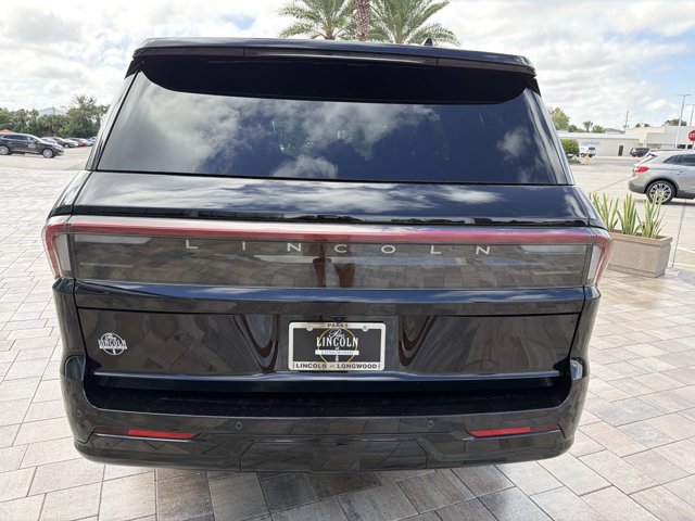New 2027 Lincoln Navigator Black Label AWD/4WD image 3