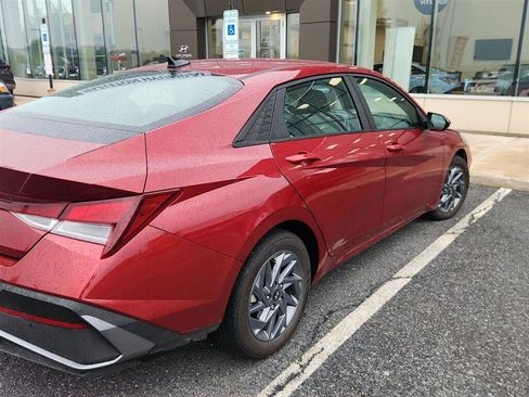 Used 2024 Hyundai Elantra SEL FWD image 6