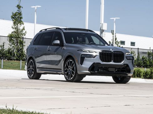 Certified 2026 BMW X7 xDrive40i w/ M Sport Package AWD/4WD image 2