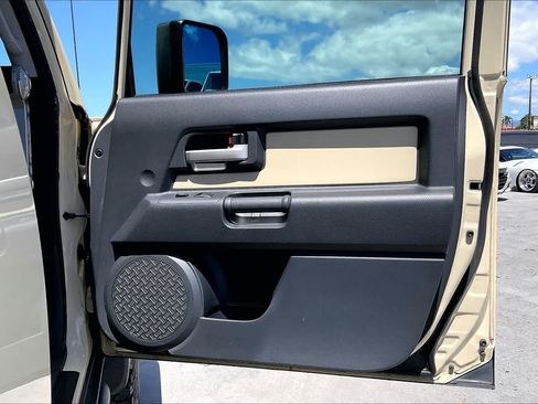 Used 2010 Toyota FJ Cruiser 4WD image 28