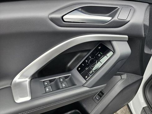 Used 2025 Audi Q5 Premium w/ Convenience Package image 11