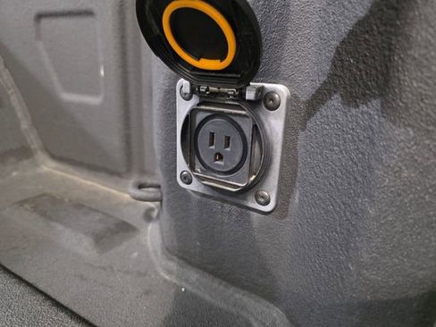 Certified 2022 GMC Sierra 1500 SLT w/ SLT Convenience Package image 8