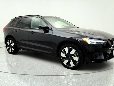 Used 2025 Volvo XC60 T8 Plus w/ Protection Package Premier AWD/4WD image 3