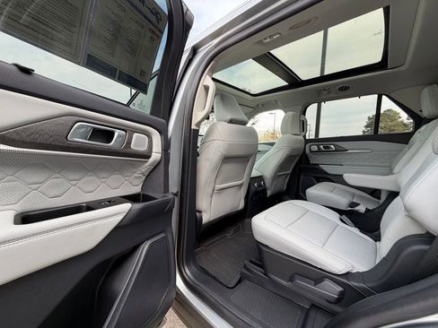 Certified 2025 Ford Explorer Platinum w/ Ultimate Package image 33