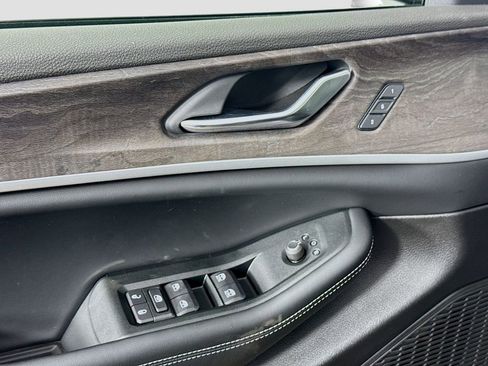 New 2025 Jeep Grand Cherokee Limited w/ Black Appearance Package image 17