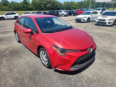 Used 2021 Toyota Corolla LE FWD image 2
