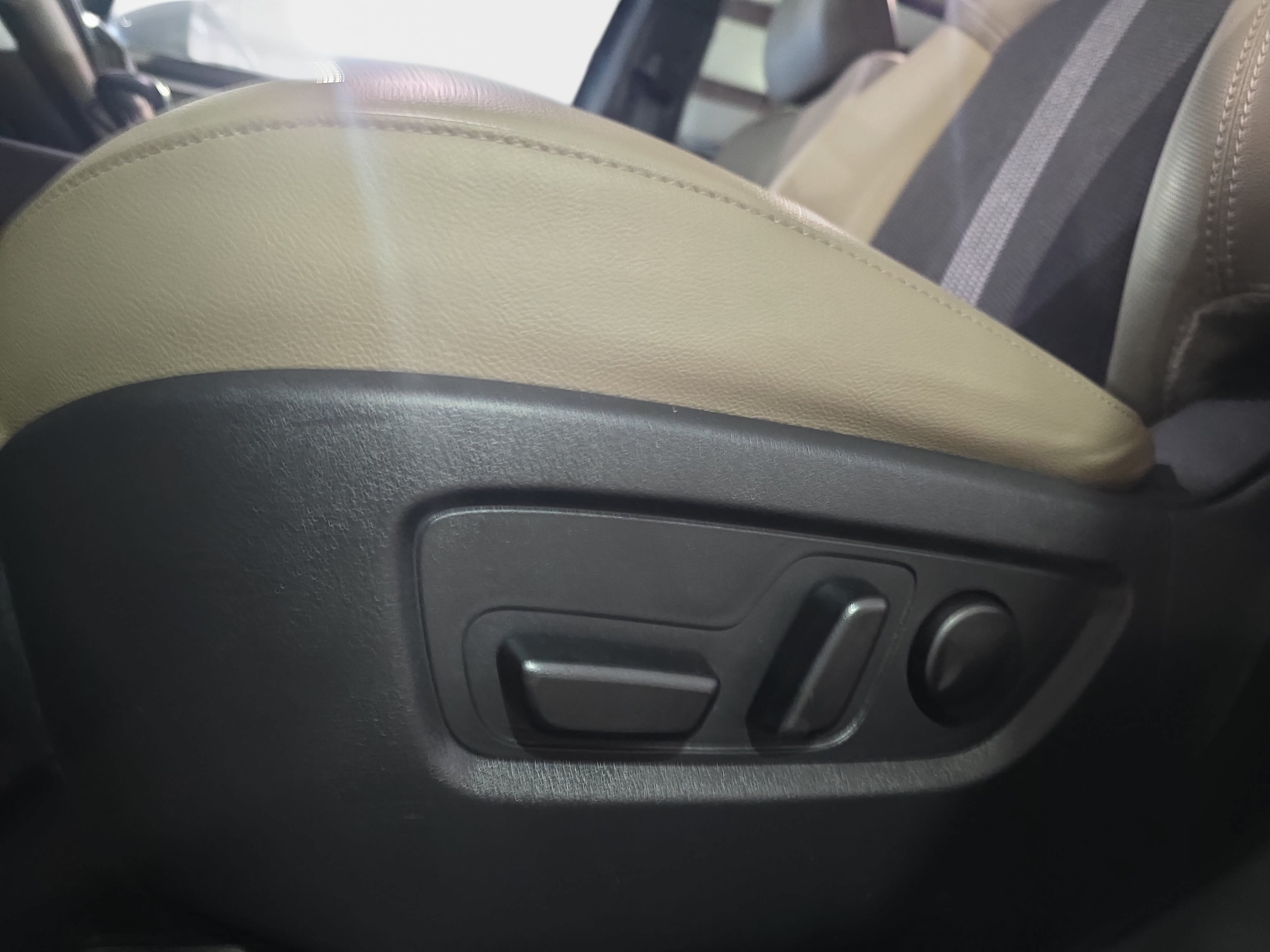 Used 2025 MAZDA CX-50 AWD 2.5 S w/ Premium Package image 26