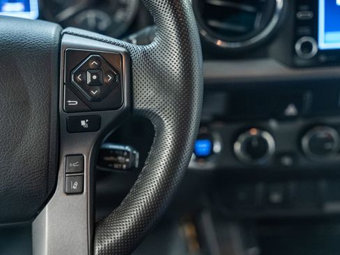 Used 2022 Toyota Tacoma TRD Sport image 34