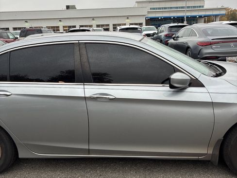 Used 2017 Honda Accord LX image 9