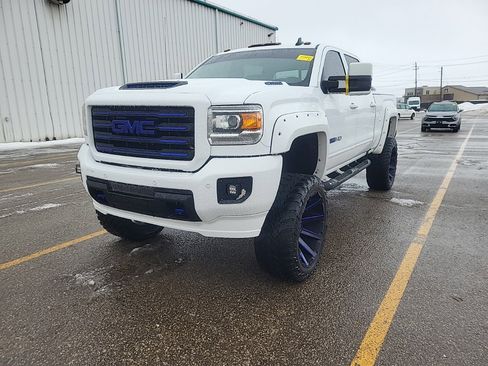 Used 2019 GMC Sierra 2500 SLT w/ All Terrain HD Package image 1