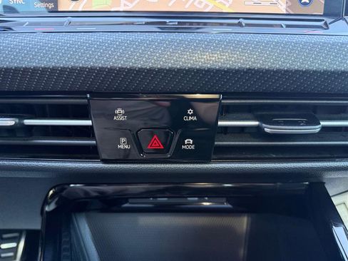 Used 2024 Volkswagen Golf R AWD/4WD image 27