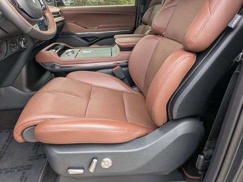 New 2026 Lincoln Navigator L Reserve AWD/4WD image 17