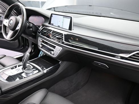 Used 2022 BMW 740i xDrive w/ M Sport Package image 20