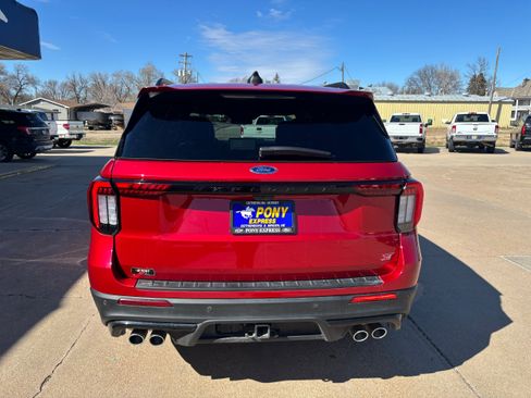 Used 2025 Ford Explorer ST AWD/4WD image 4