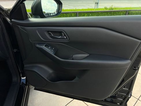 Used 2024 Nissan Rogue S FWD image 6