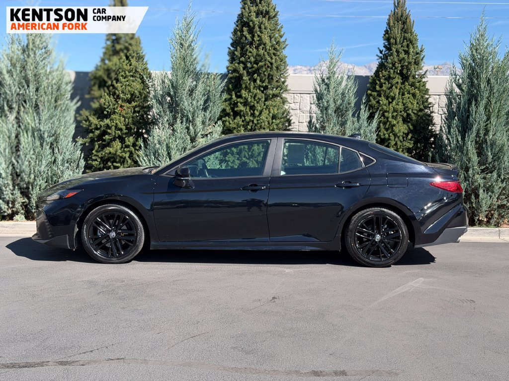Used 2025 Toyota Camry SE FWD image 4