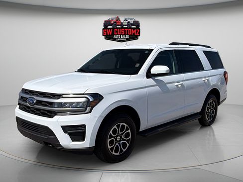 Used 2023 Ford Expedition XLT AWD/4WD image 3