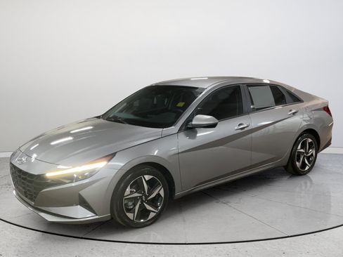 Used 2023 Hyundai Elantra SEL w/ Convenience Package FWD image 12