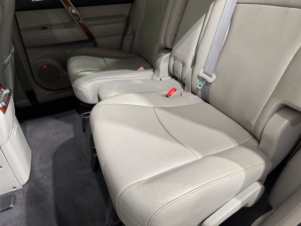 Used 2013 Toyota Highlander Limited AWD/4WD image 21