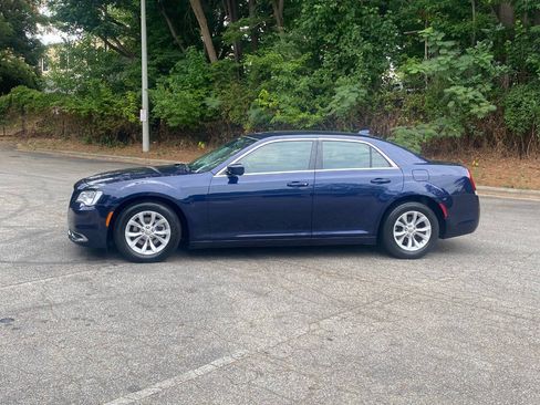 Used 2016 Chrysler 300 Limited RWD image 9