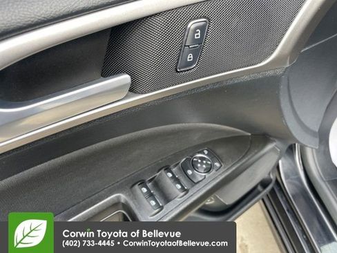 Used 2019 Ford Fusion SE image 15