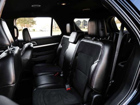 Used 2018 Ford Explorer XLT w/ Equipment Group 202A image 38