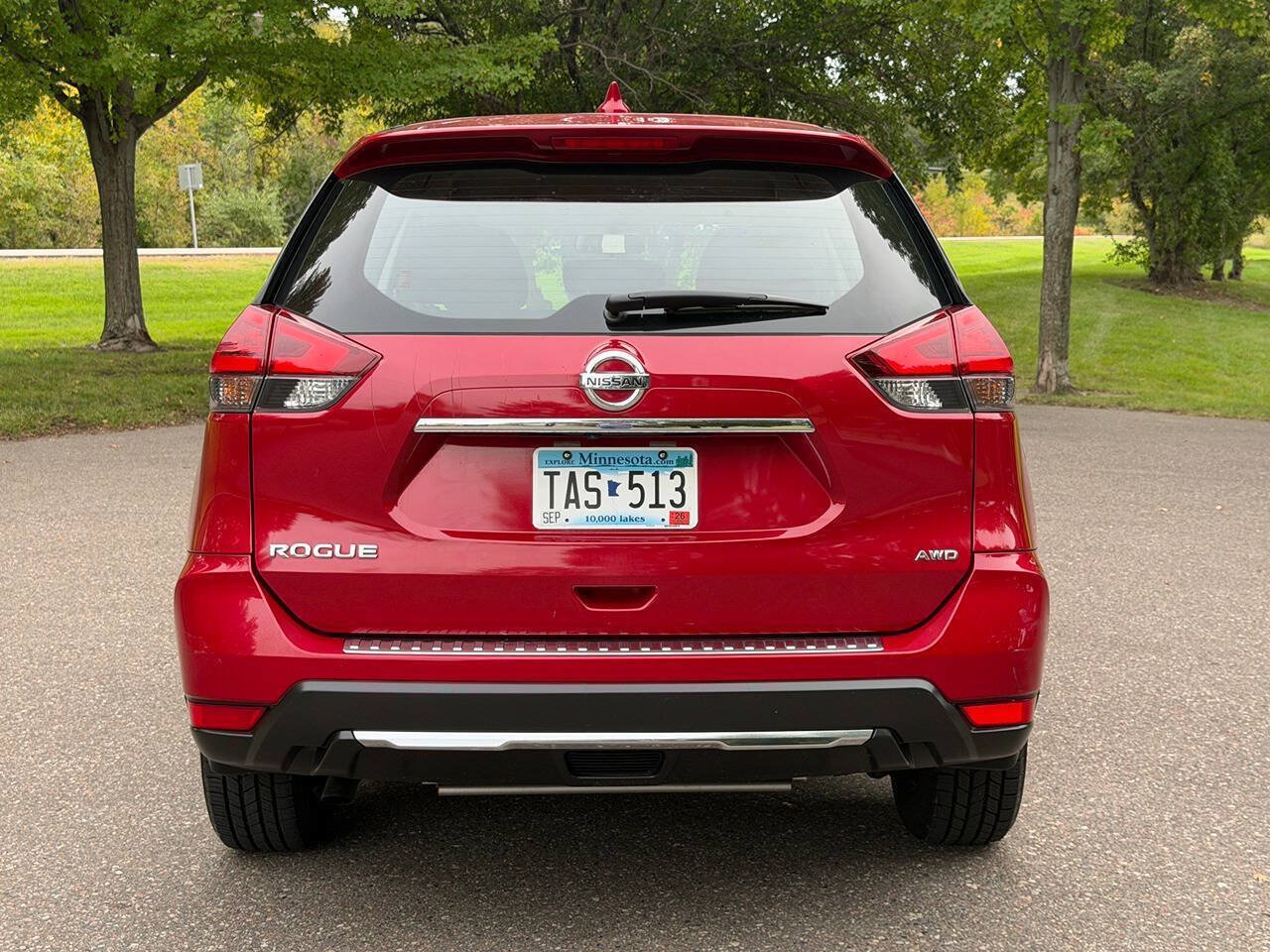 Used 2017 Nissan Rogue S AWD/4WD image 4