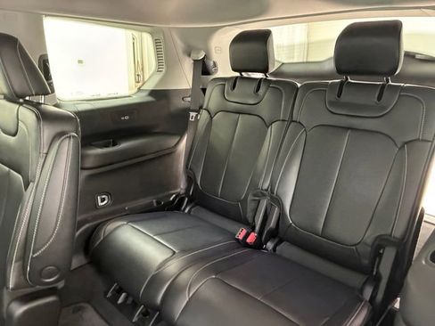 Used 2023 Jeep Grand Cherokee L Limited w/ Luxury Tech Group II image 18