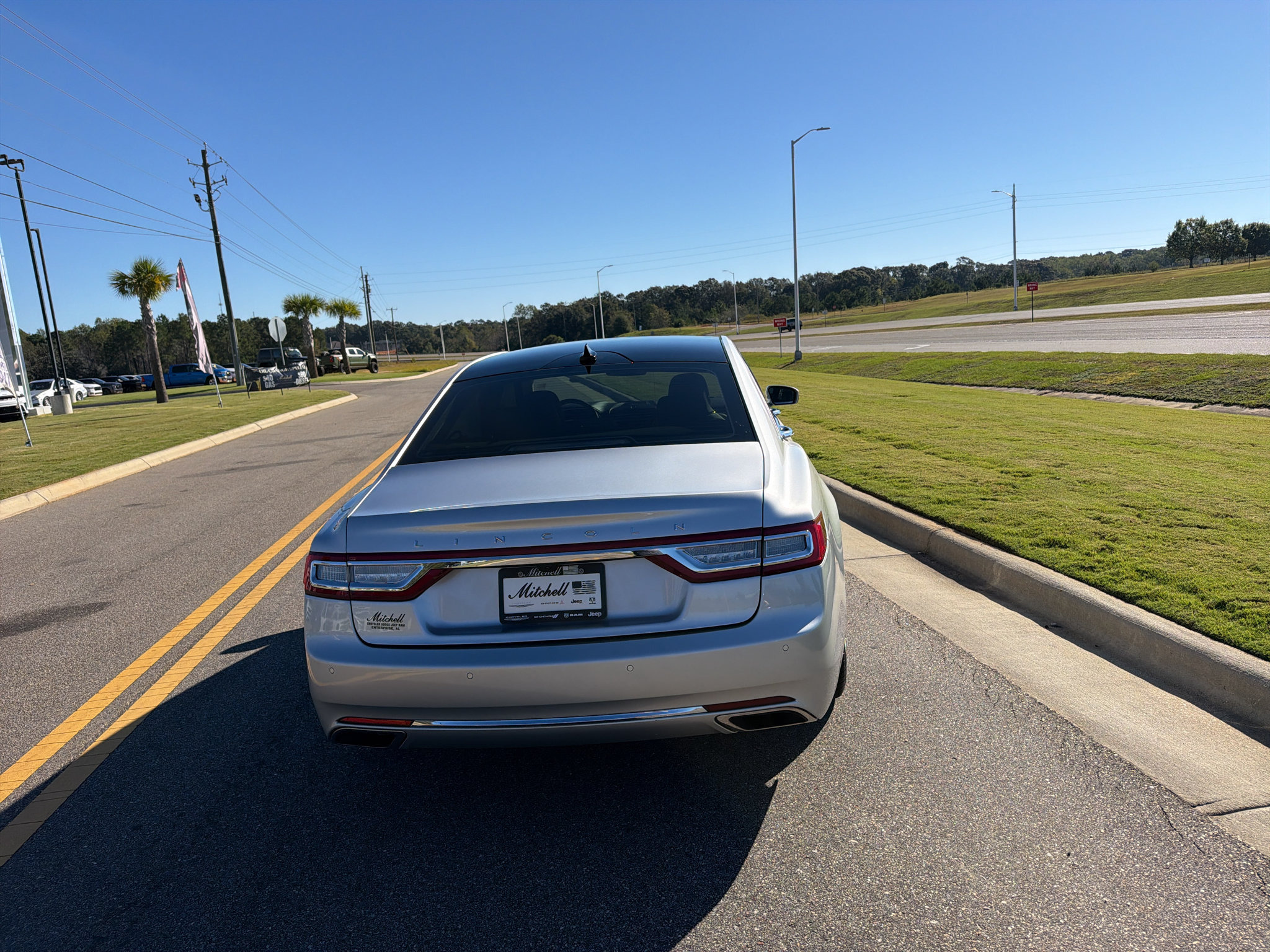 Used 2019 Lincoln Continental Reserve FWD image 7