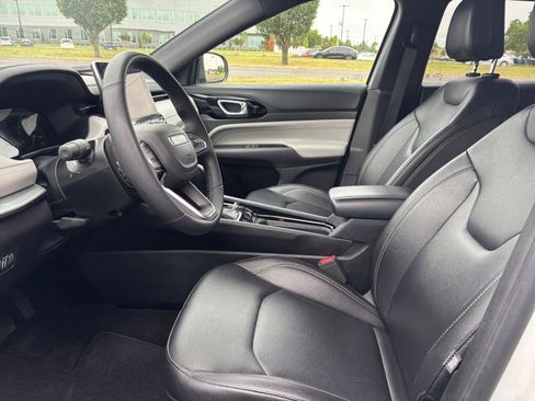 Used 2025 Jeep Compass Limited AWD/4WD image 28
