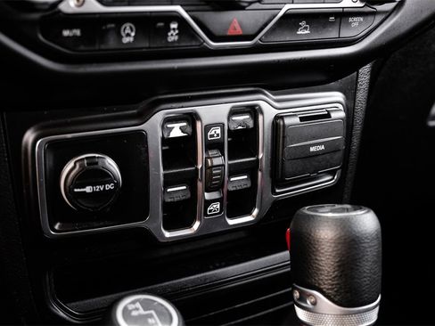 Used 2021 Jeep Wrangler Unlimited Sport image 24