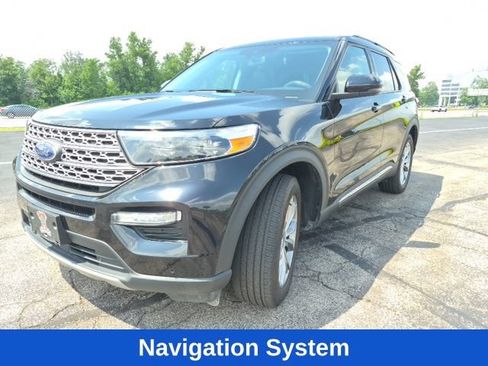 Used 2023 Ford Explorer Limited w/ Equipment Group 301A AWD/4WD image 2