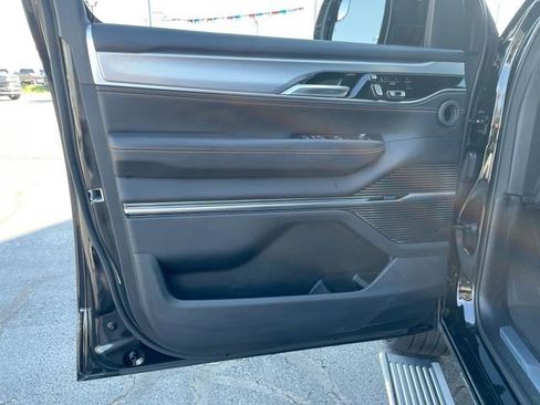 Used 2023 Jeep Grand Wagoneer Series III AWD/4WD image 11