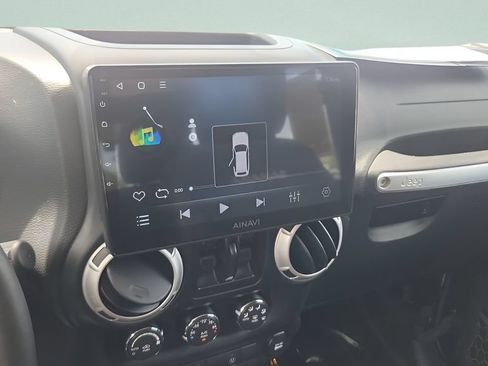 Used 2017 Jeep Wrangler Unlimited Sahara w/ Connectivity Group AWD/4WD image 14