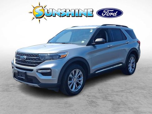 Certified 2023 Ford Explorer XLT w/ Equipment Group 202A AWD/4WD image 3