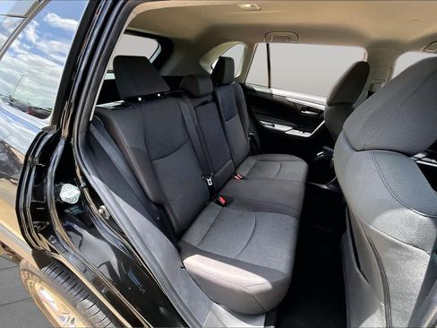 Used 2023 Toyota RAV4 XLE FWD image 20