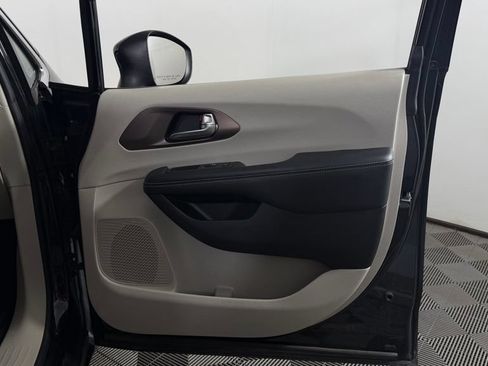 Used 2023 Chrysler Voyager LX FWD image 28