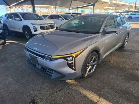 Used 2025 Kia K4 LXS image 4