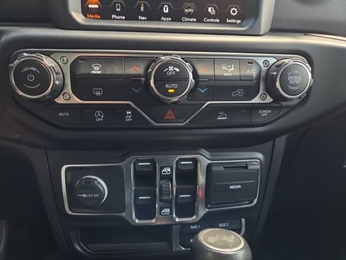 Used 2021 Jeep Wrangler Unlimited Sahara AWD/4WD image 18