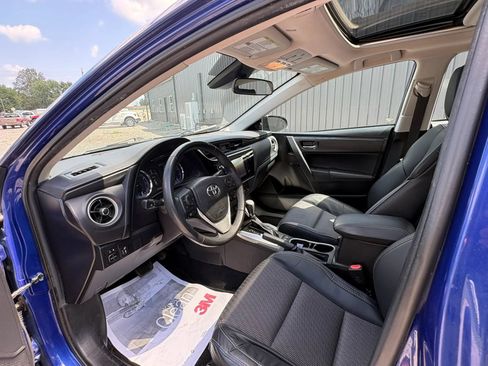 Used 2017 Toyota Corolla SE w/ SE Premium Package FWD image 9