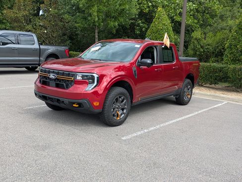 Certified 2025 Ford Maverick Tremor AWD/4WD image 8