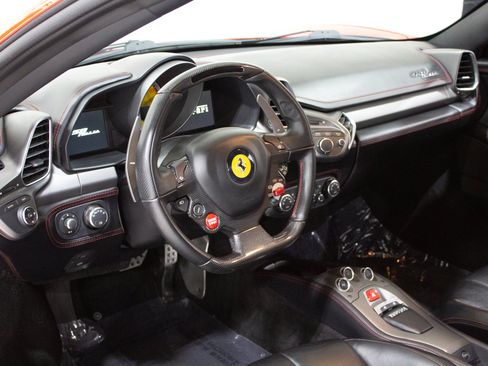 Used 2014 Ferrari 458 Italia Coupe RWD image 2